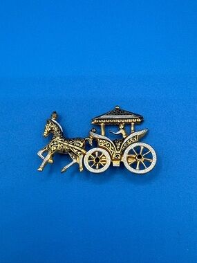 Vintage Damascene 60s Ornate Horse-Drawn Carriage Brooch in Gold / Silver Tones